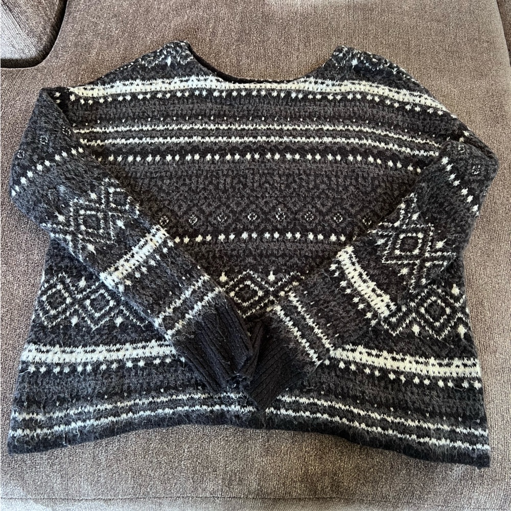 American Eagle Tribal Print Gray Crew Neck Sweater L